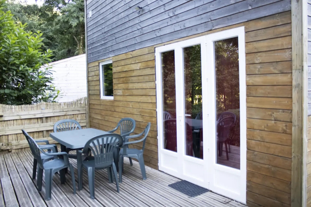 wooden chalet for 6 people withe bicycle storage