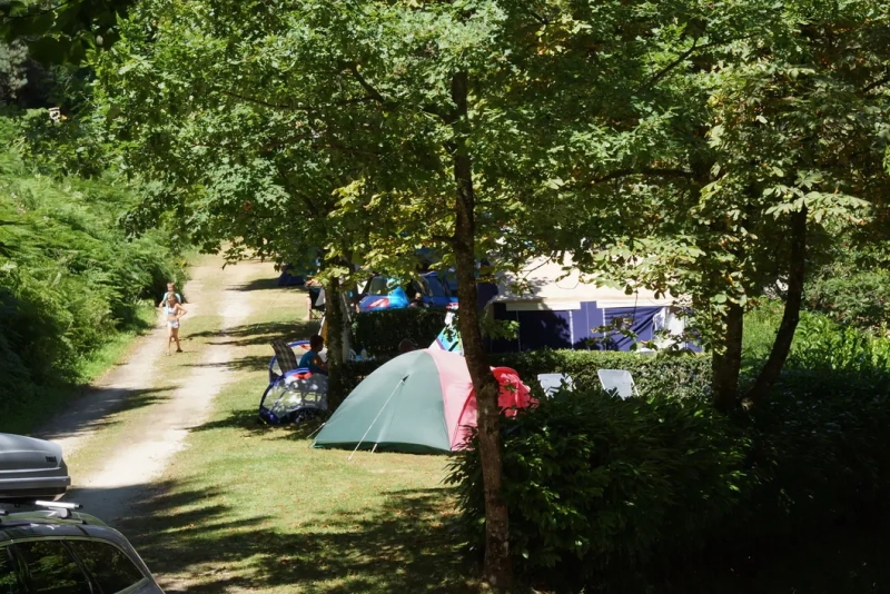 PITCH FOR TENT AND CARAVAN - 180-220 M²